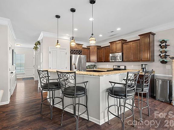 5th image of 1203 Guadalupe Ln