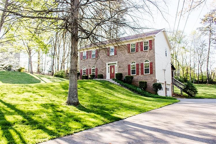 1st image of 9209 Pine Brook Dr