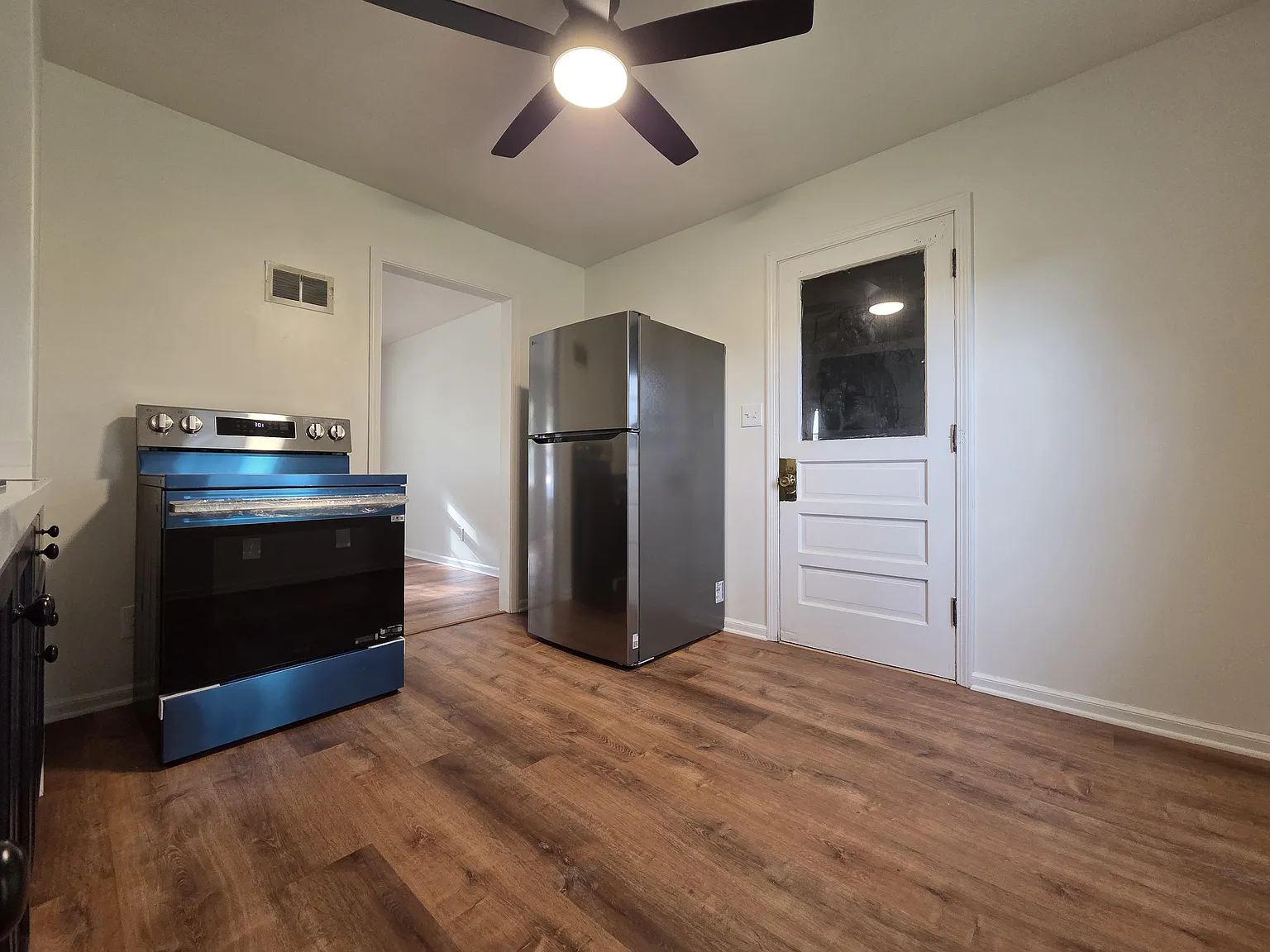 2 bed, 708 sqft, $1,385 — Photo 4