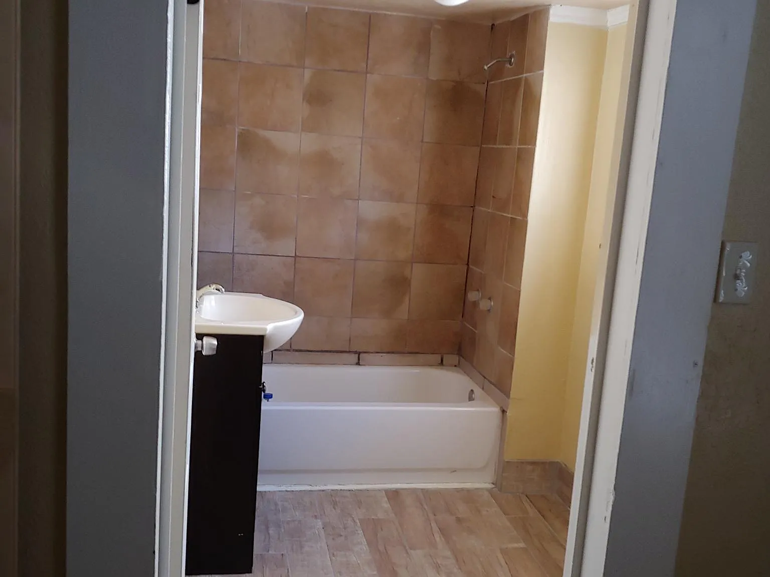 145 N Hackberry Ave — Photo 4