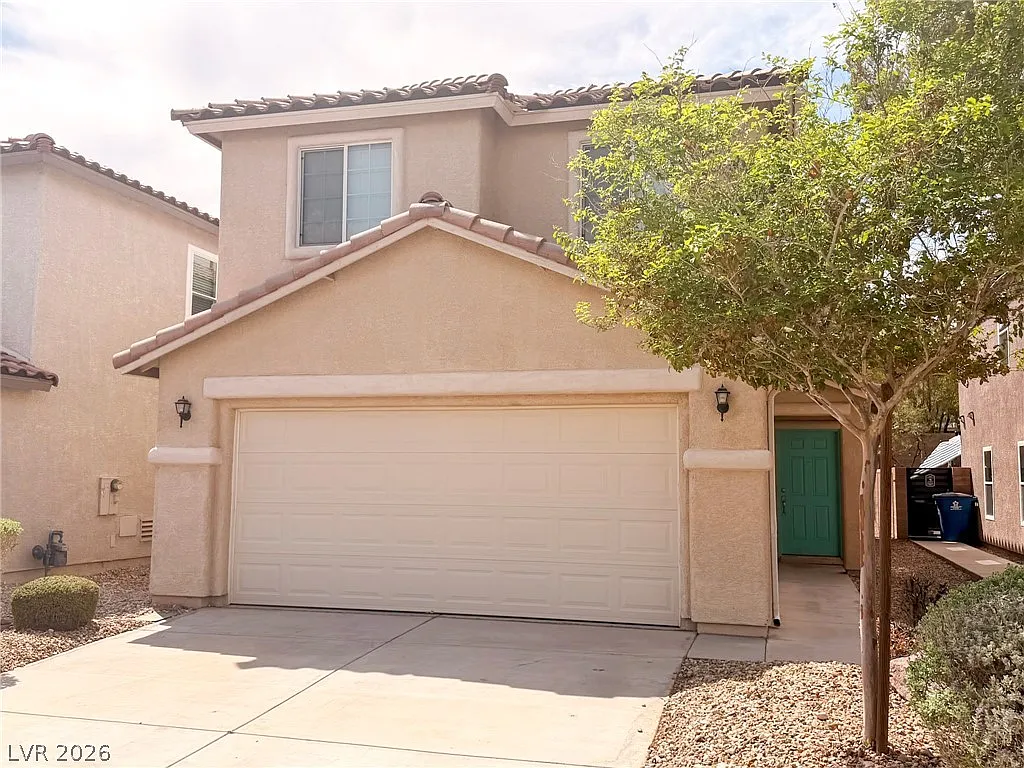 4 bed, 2.5 bath, 2039 sqft, $2,200 — Photo 2