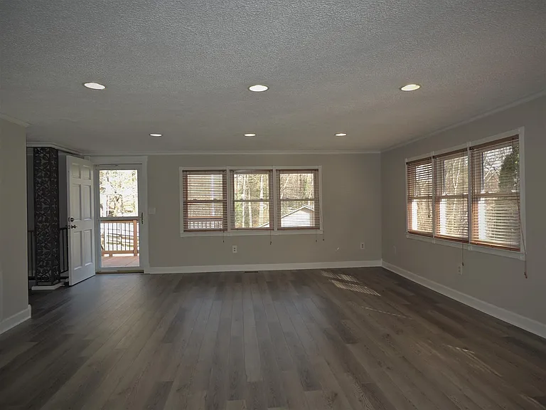 4 Weston Ln — Photo 5