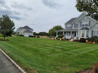 35 Maidstone Ln, Wading River, NY 11792