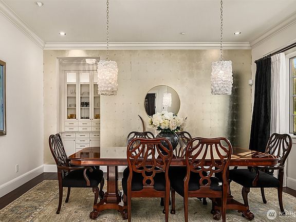 4th image of 2020 Parkside Drive E