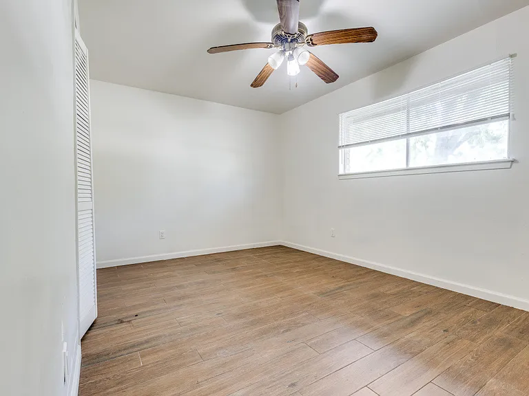 406 Vance St — Photo 14