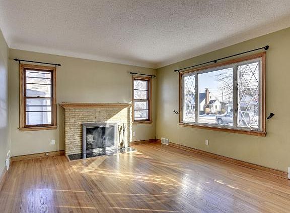 2nd image of 1077 California Ave W