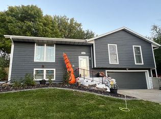 206 Lakeside Ln, Pierre, SD 57501