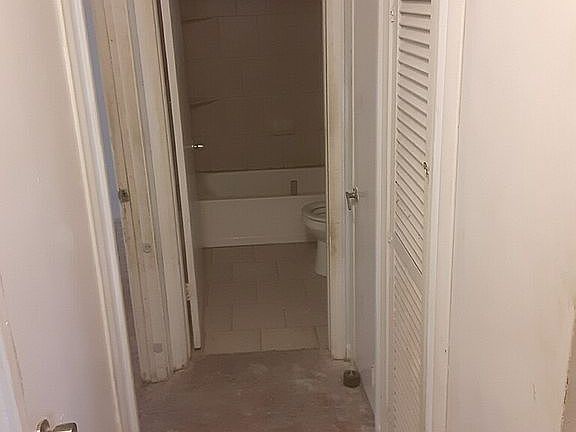 3rd image of 359 W Elza Ave