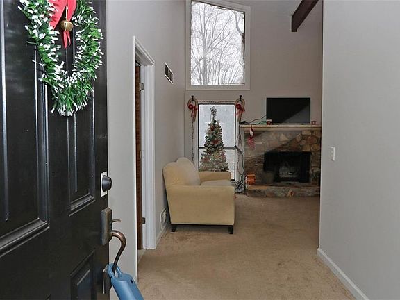 3rd image of 3358 Wellesley Poin NW