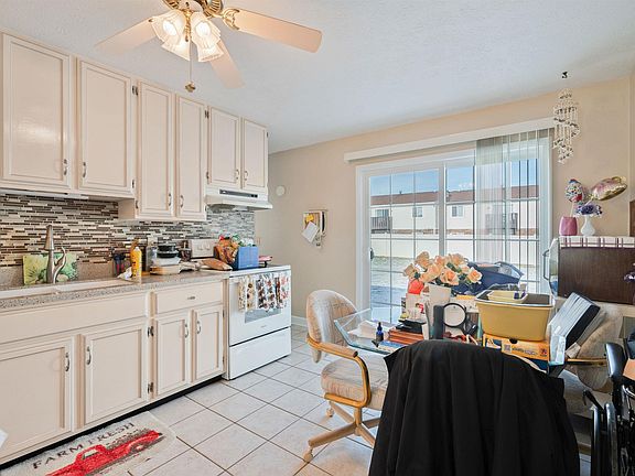 5th image of 1904 Sherwood Dr