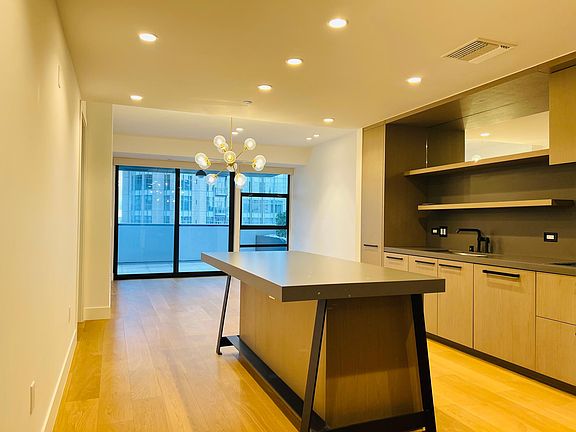 3rd image of 10777 Wilshire Blvd Unit 606