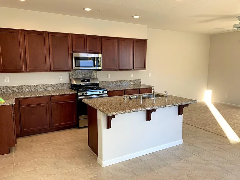 651 W Trevor Dr — Photo 8