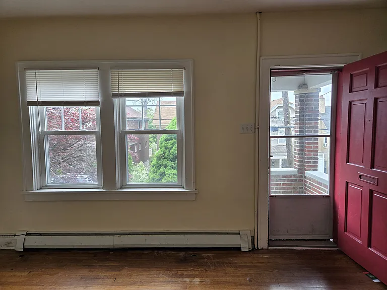 311-313 Kenmont Ave #311 — Photo 7