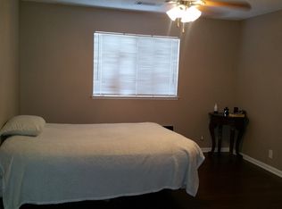 1015 Clover Ln, Hanford, CA
