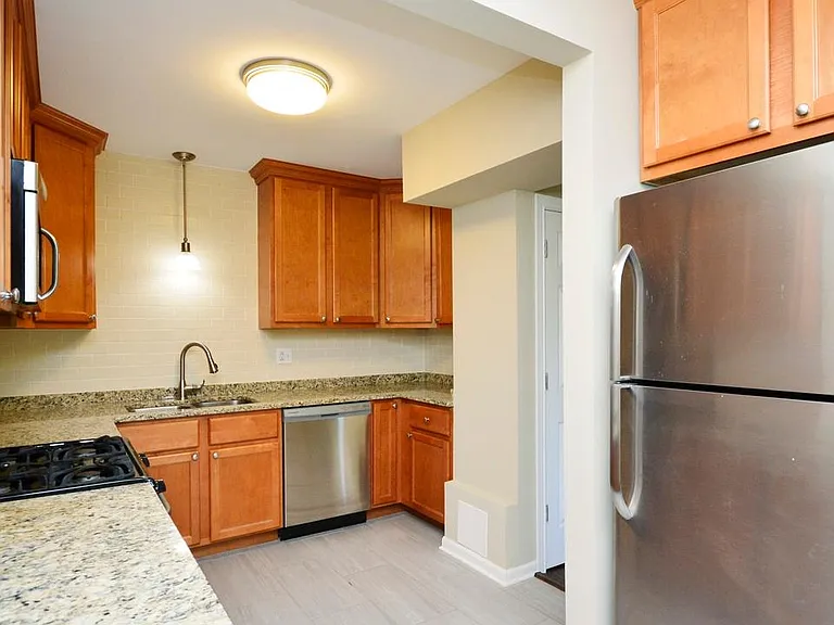 1415 W Pratt Blvd #405 — Photo 6