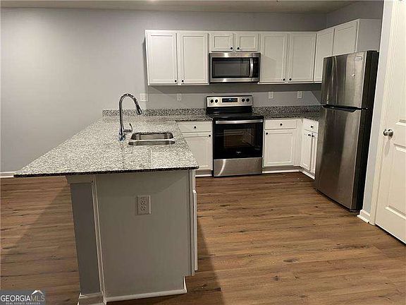 5th image of 38 Oxford Ln