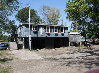 1531 Cedarview Dr, Muscatine, IA 52761