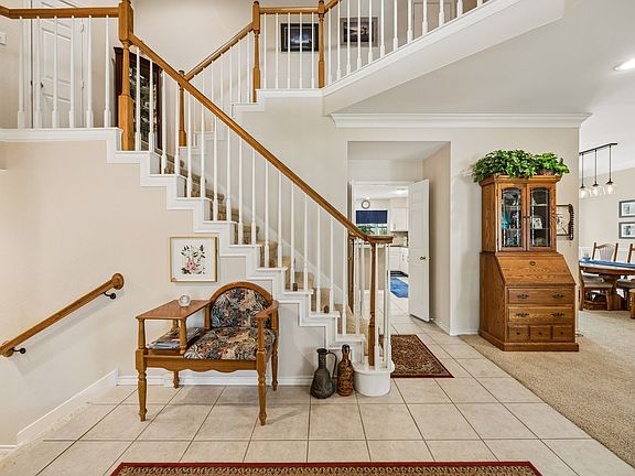 3rd image of 800 Fernwood Ct