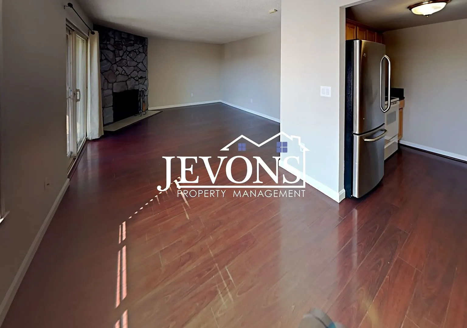 Charming top-floor condo with fully equipped kitchen - Water, sewer, and garbage included! — Photo 4