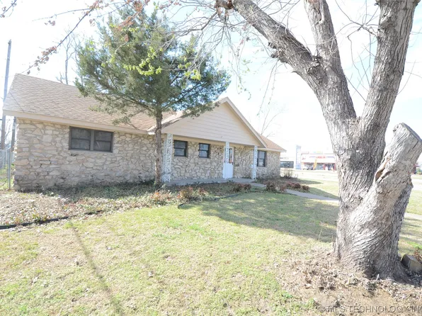 8106 E 31st Ct, Tulsa, OK 74145