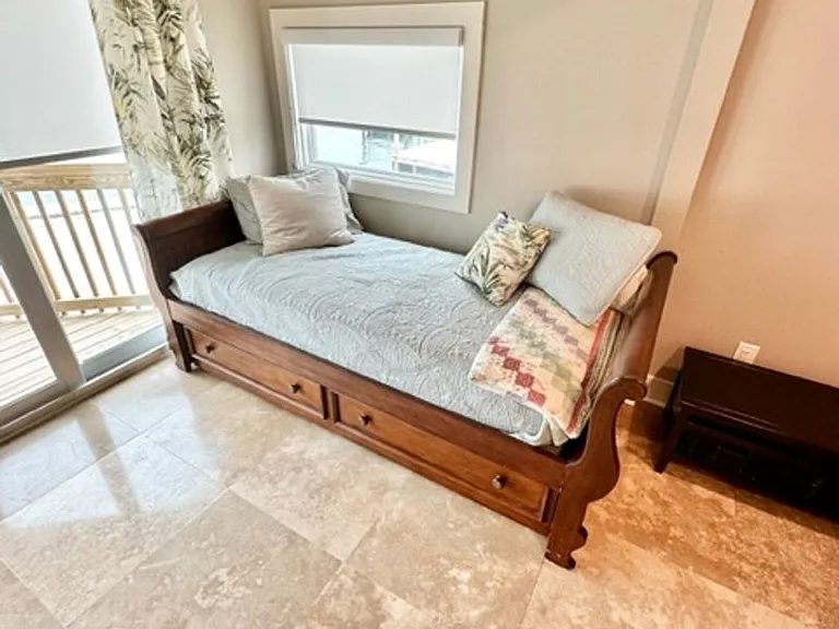 910 Santa Rosa Blvd — Photo 8