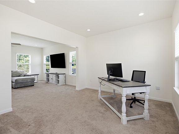3rd image of 304 Rose Hill Ct