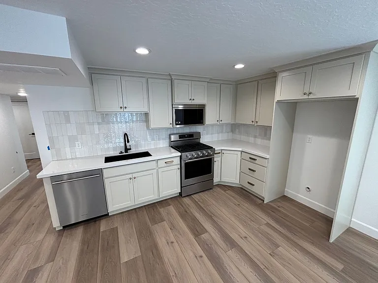 1063 W Chokecherry St — Photo 5