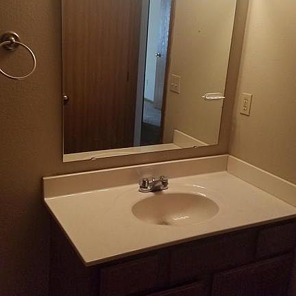 3rd image of 513 NE Knox St APT C