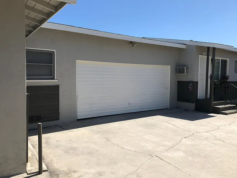 Electric garage opener with 1 car parking for your car