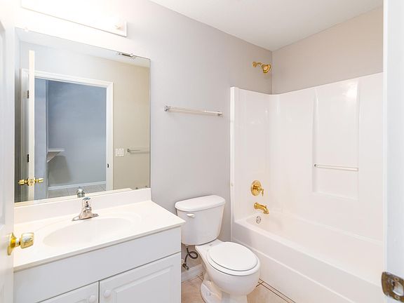 5th image of 727 SW 36th St #1