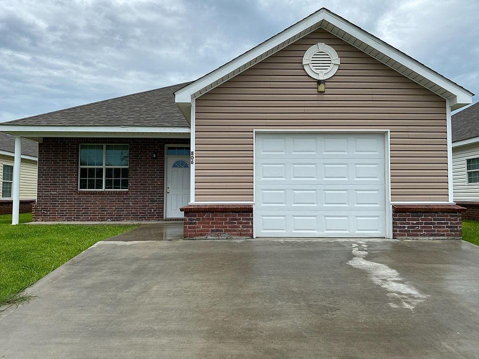 1st image of 806 Derry Dr
