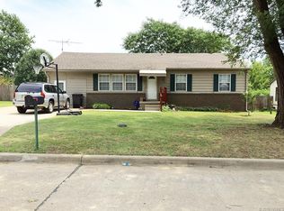 108 SE Myers Ave, Bartlesville, OK 74006