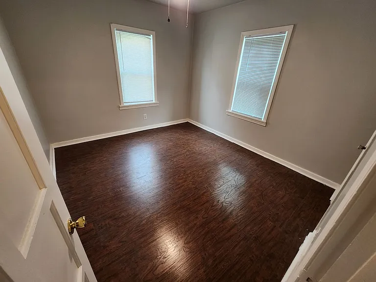 824 Oak St — Photo 12