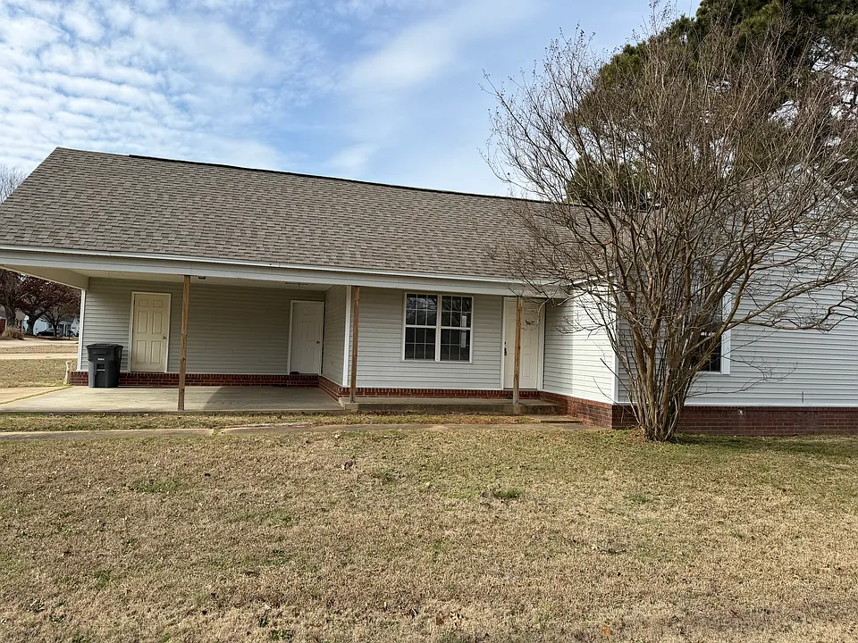 1405 N Main St