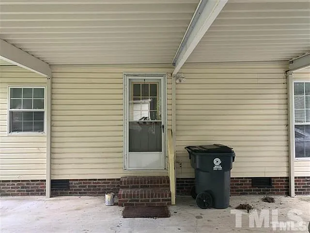 139 Green Dr — Photo 2