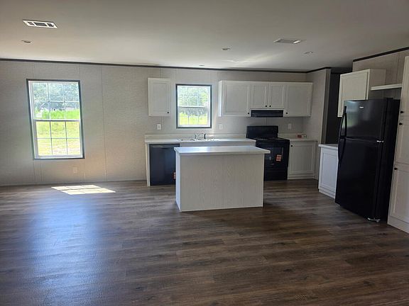 3rd image of 67 Bended Oak Ln