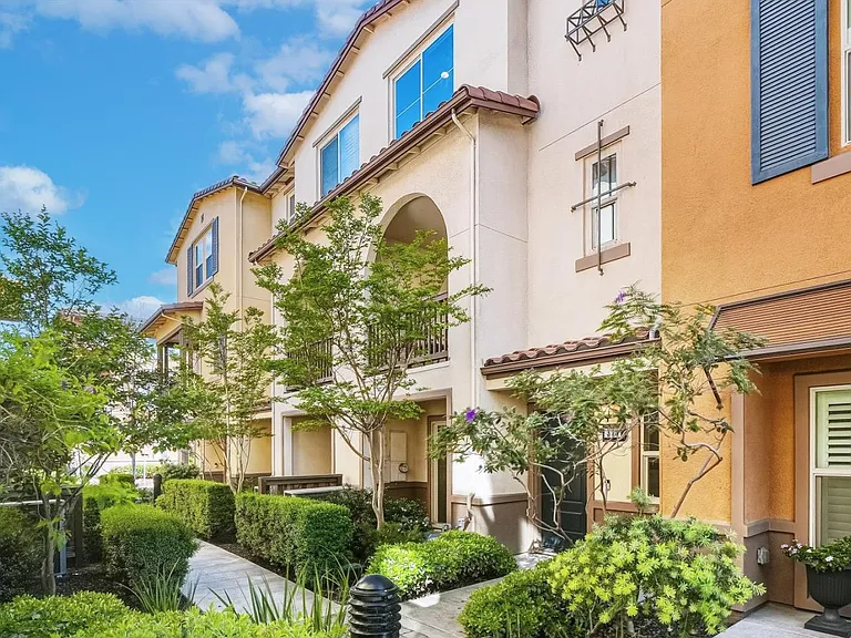 375 Santa Diana Ter — Photo 1