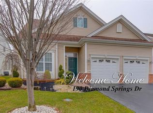 190 Diamond Spring Dr, Monroe Township, NJ 08831