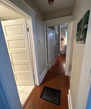 5th image of 913 Howard St #B