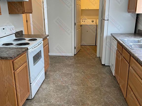 3rd image of 1925 Harvest Moon Dr APT B