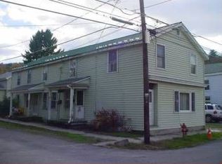 202 Chestnut Ave, Hawley, PA 18428