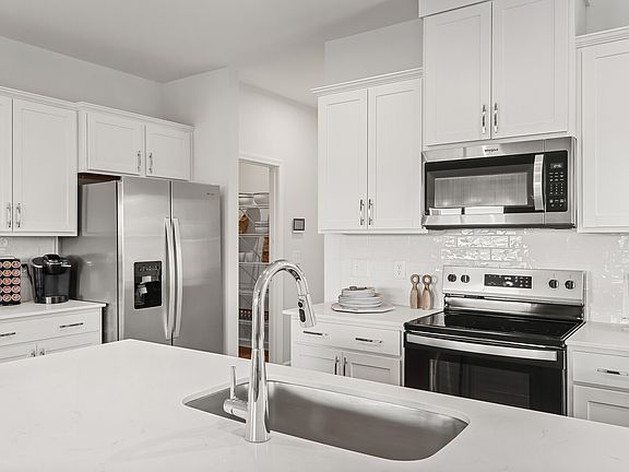 4th image of 2319 Juneau Ln