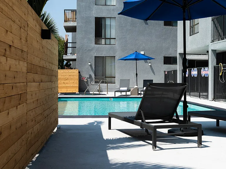 Kingsley Tower Apartments — Photo 23