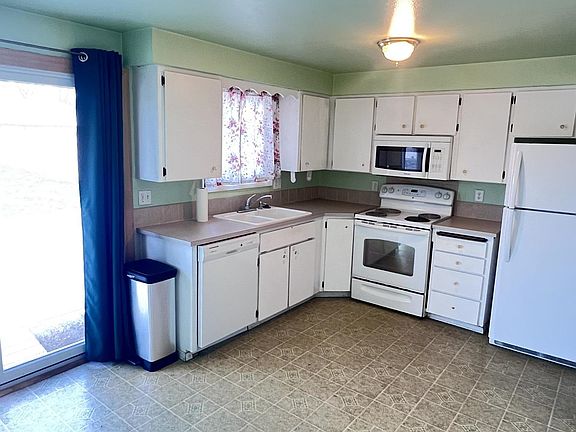 4th image of 3319 E Liberty Ave