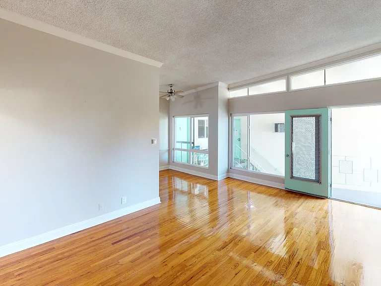 Washington Apartments — Photo 3
