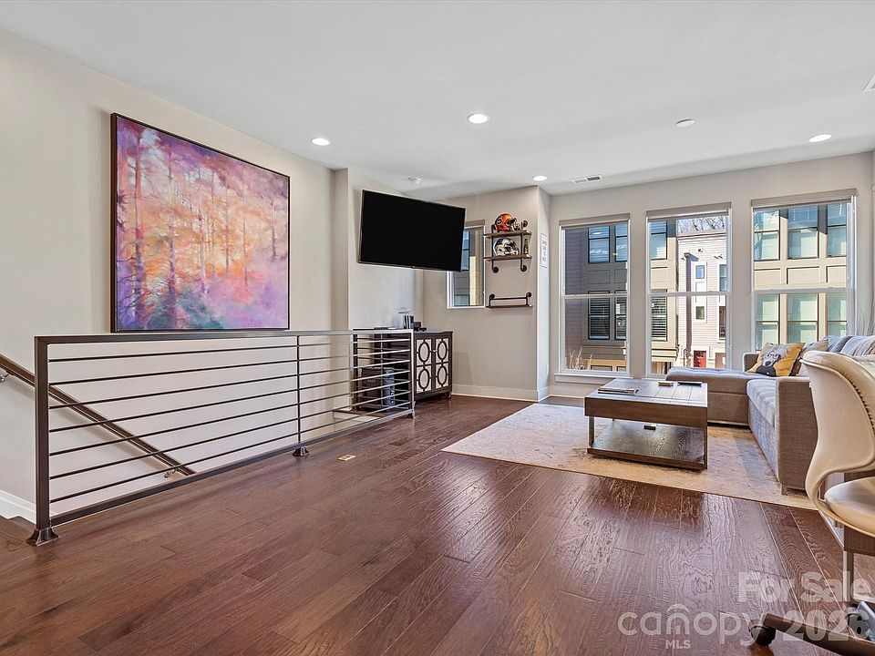1st image of 1621 Cannon View Ln