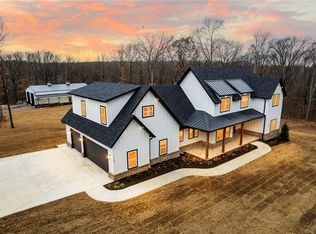 11157 Pleasant View Ln, Gravette, AR 72736
