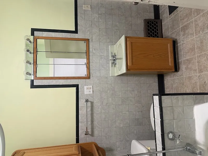2 bed, 1.0 bath, 1100 sqft, $1,600 — Photo 2