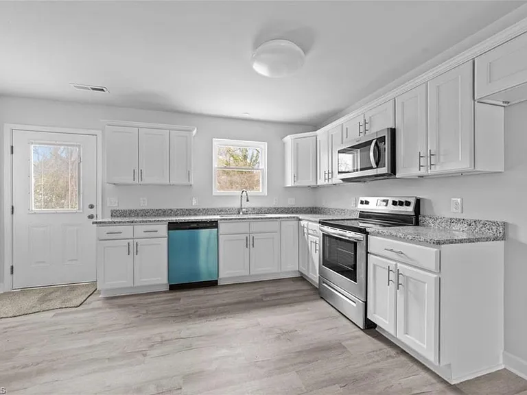 3902 Fairall Dr — Photo 10