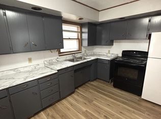 403 W 6th St, Cedar Falls, IA 50613